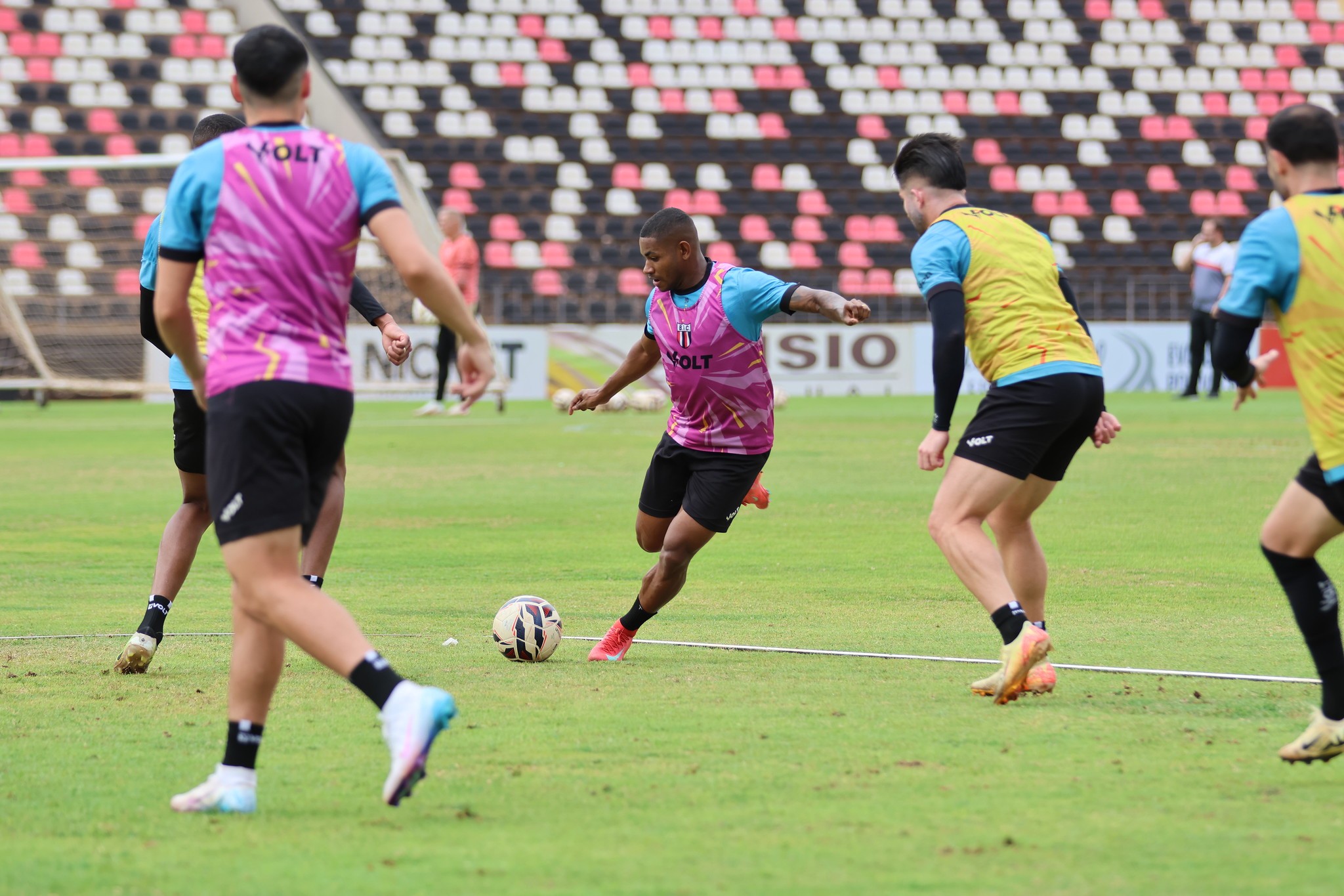 Jefferson Nem vê Série B “louca” e pede reação ao Botafogo-SP