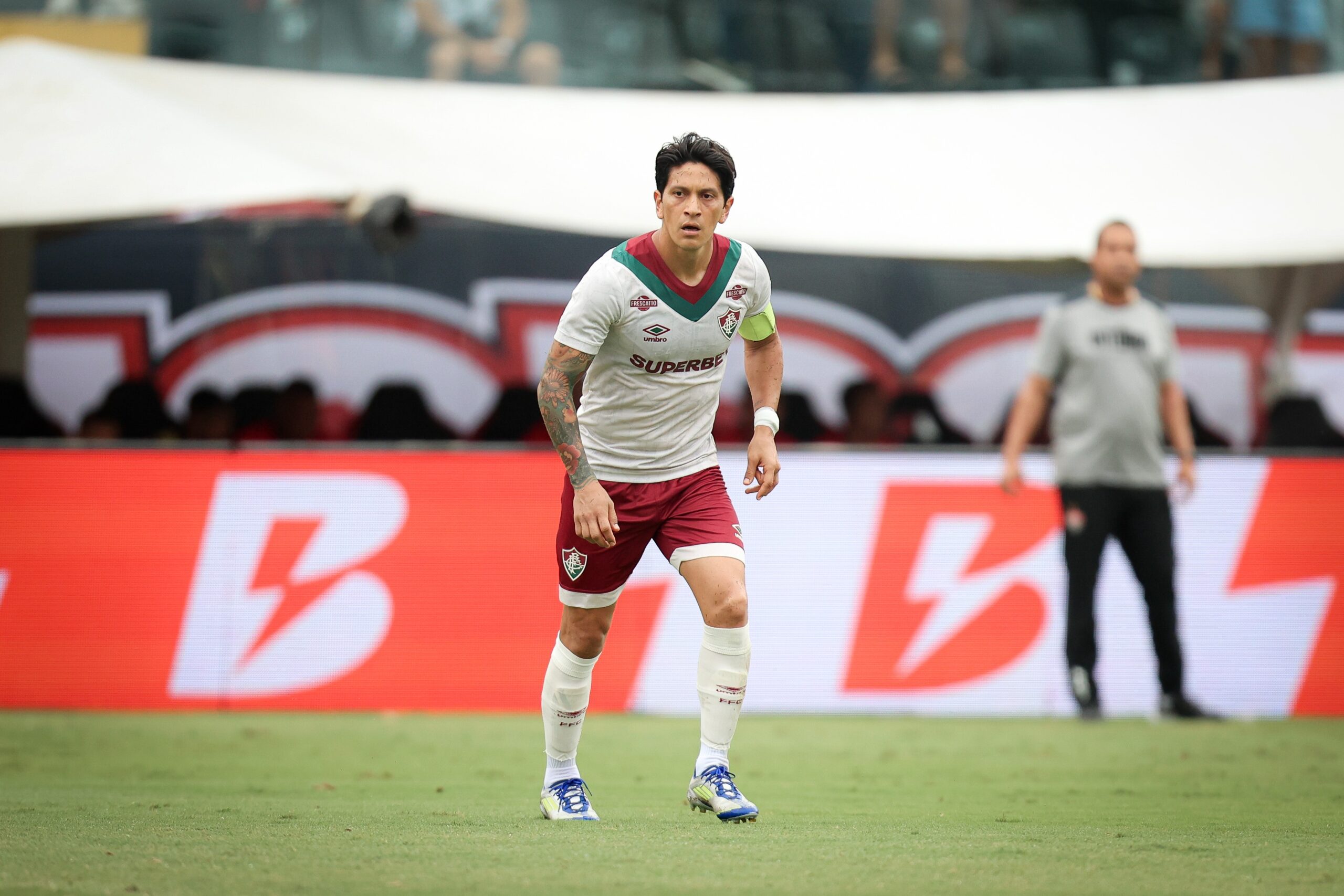 Com pouco espaço nas copas, Cano reencontra o Lanús e tenta encerrar jejum pelo Fluminense