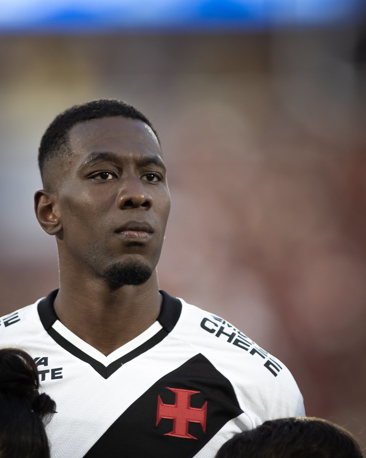 Devido à concussão de Robert Renan, Vasco deve ter 10ª dupla de zaga diferente com Diniz; veja formações