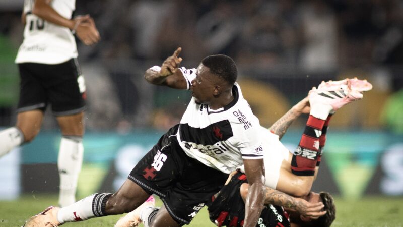 Cuesta mostra credenciais em estreia como titular no Vasco e é elogiado por Diniz: “Foi um acerto”