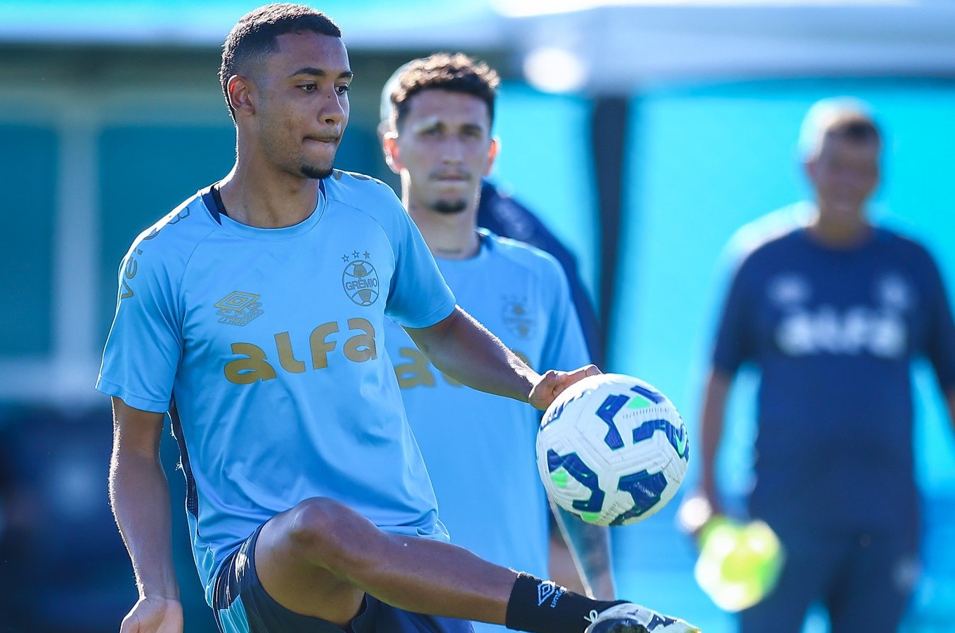 André Henrique e a ascensão surpresa no Grêmio: a vez do centroavante de 23 anos