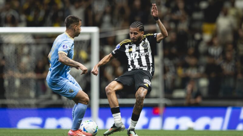 Volante do Atlético-MG, Alexsander tem entorse no joelho direito e será reavaliado