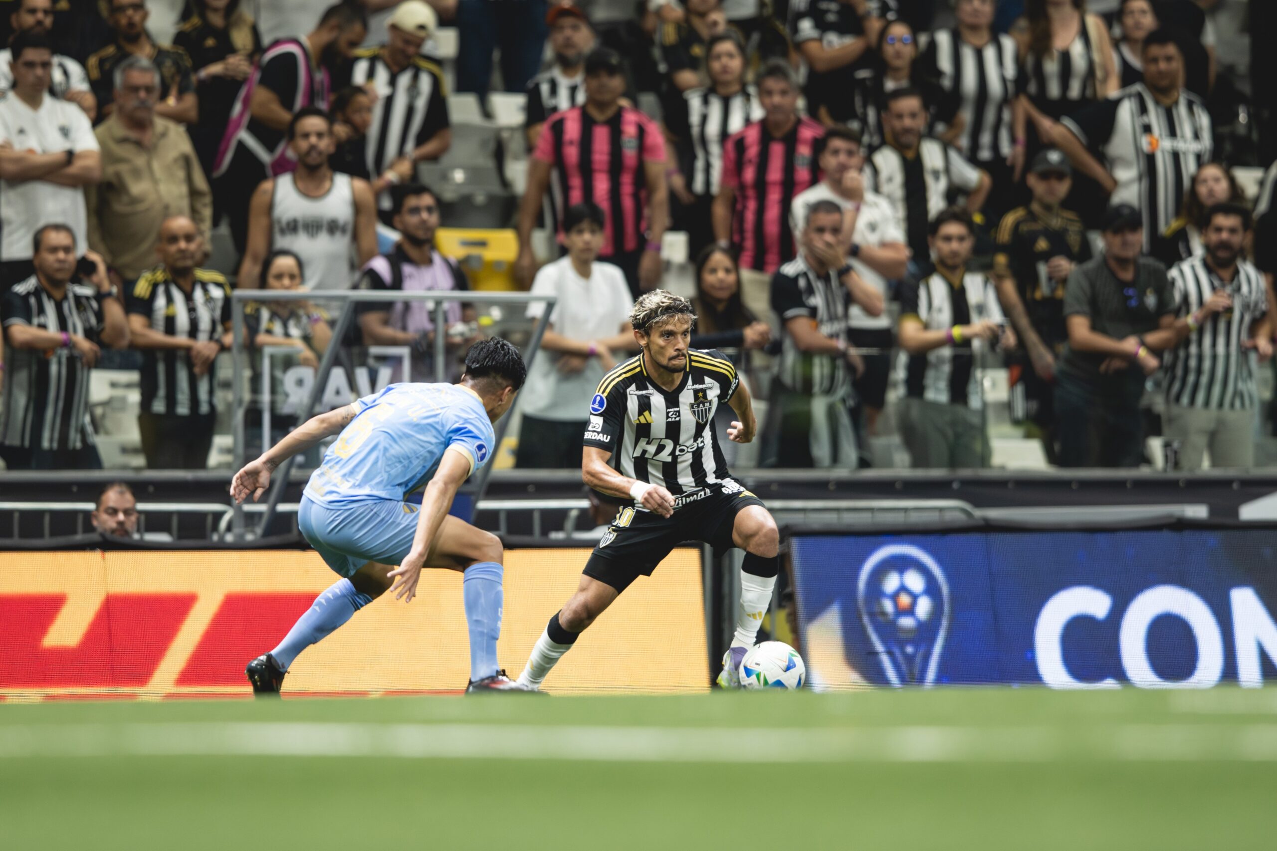 Destaque no Atlético-MG, Scarpa celebra avanço em processo de criptomoedas e faz alerta