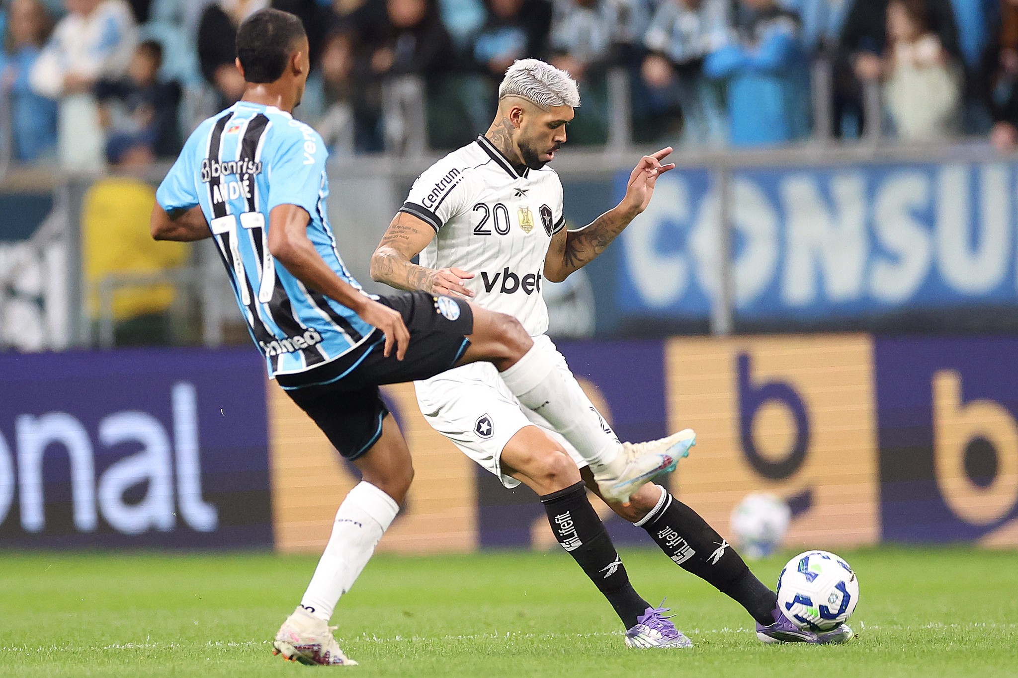 Análise: Davide se adapta aos desfalques, Botafogo compete, mas tropeça nos erros individuais