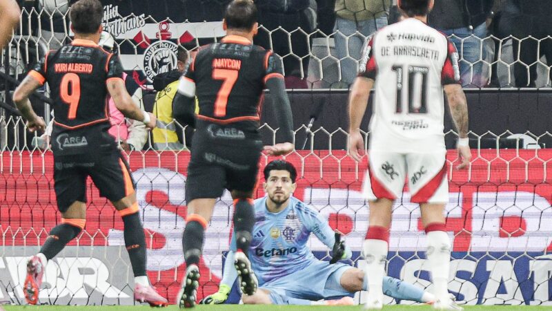 “Um goleiro que é uma maravilha”: imprensa argentina se rende à defesa de Rossi, do Flamengo