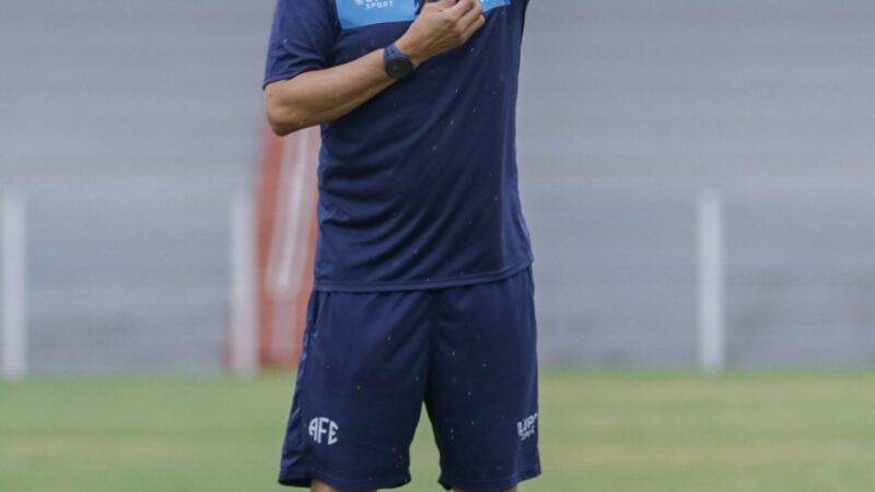 Claudinei projeta mudanças graduais na Ferroviária e aprova atuação contra Avaí