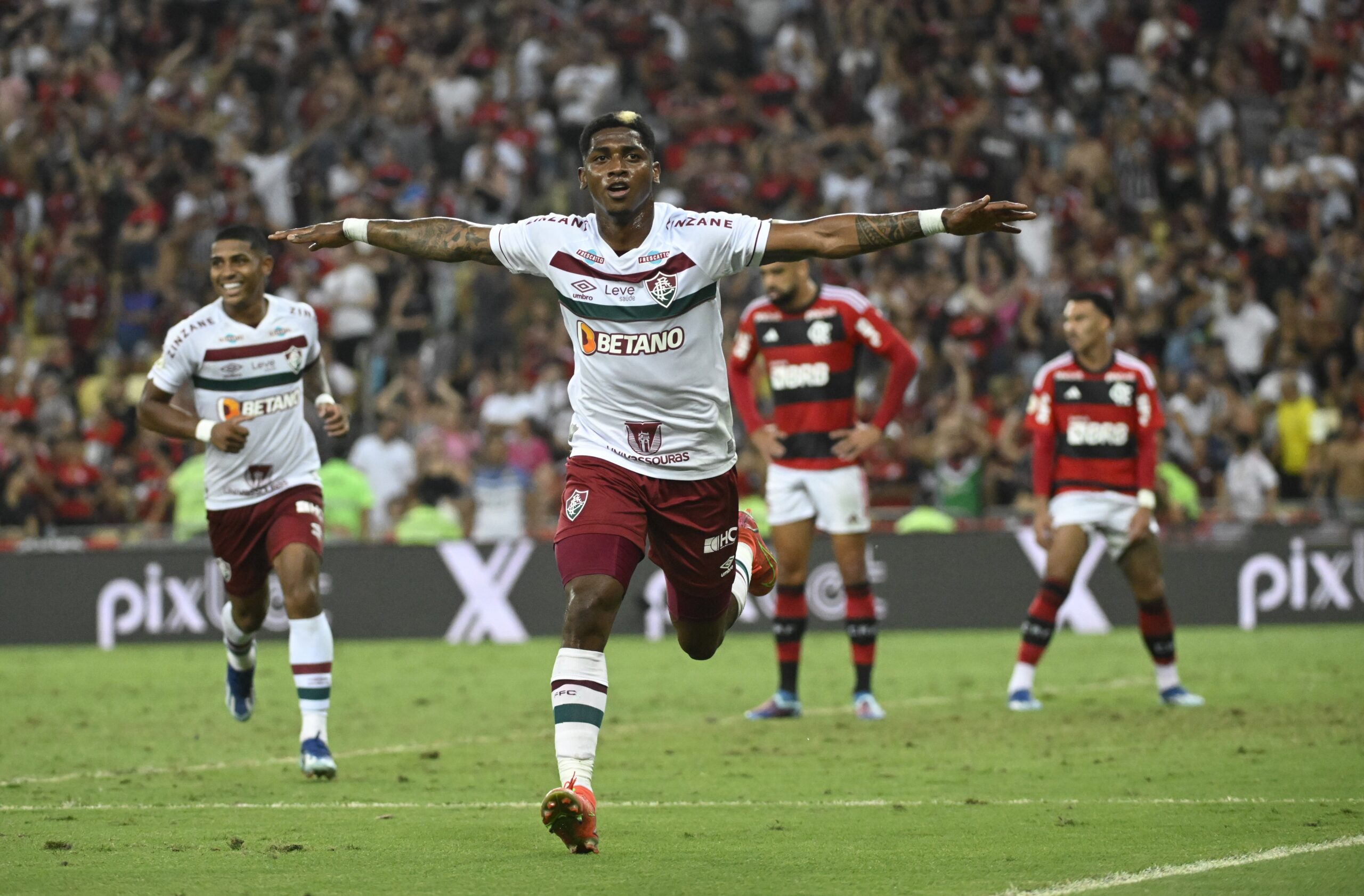 Yony González destaca assistência heroica em 2023 e afirma paixão pelo Fluminense: “Segunda casa”
