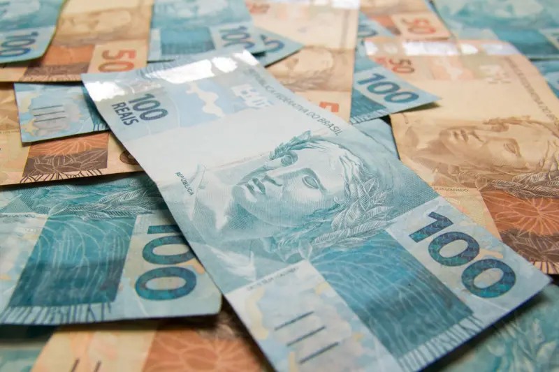 Super-ricos pagam menos Imposto de Renda que classe média desde 2009, revela estudo inédito