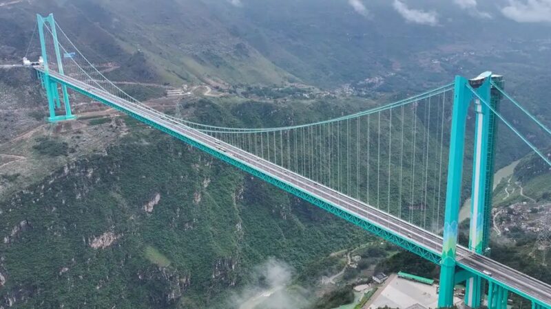 VÍDEO: Veja imagens da ponte mais alta do mundo, inaugurada na China; carros passam ‘entre nuvens’