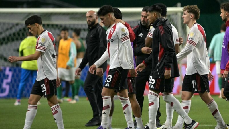 Análise: eliminação do River Plate passa por falta de renovação e insistência em medalhões