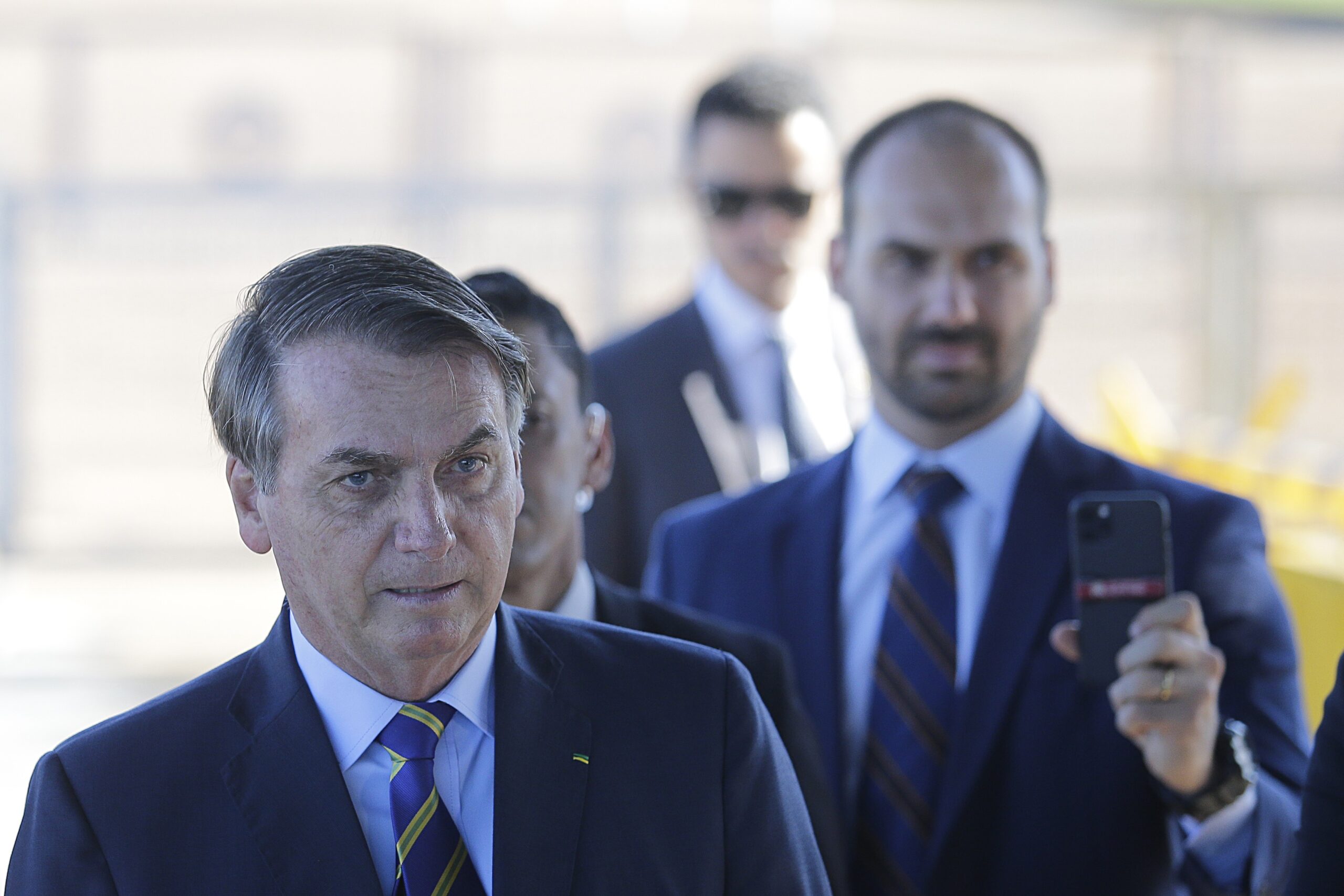 O efeito bumerangue atinge a família Bolsonaro