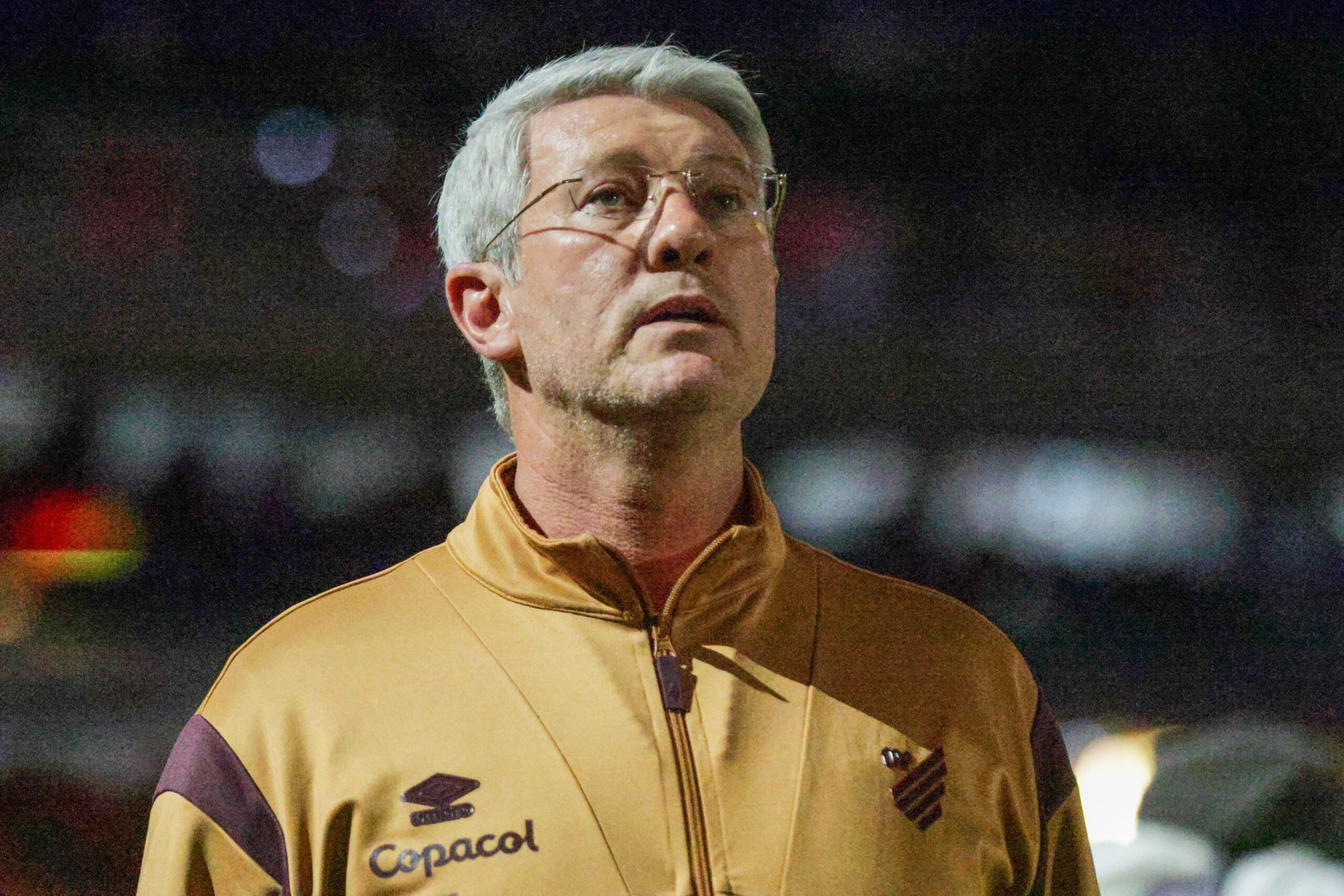 Em alta no Athletico, Odair Hellmann agrada ao Inter, mas despista: “Focado em subir”