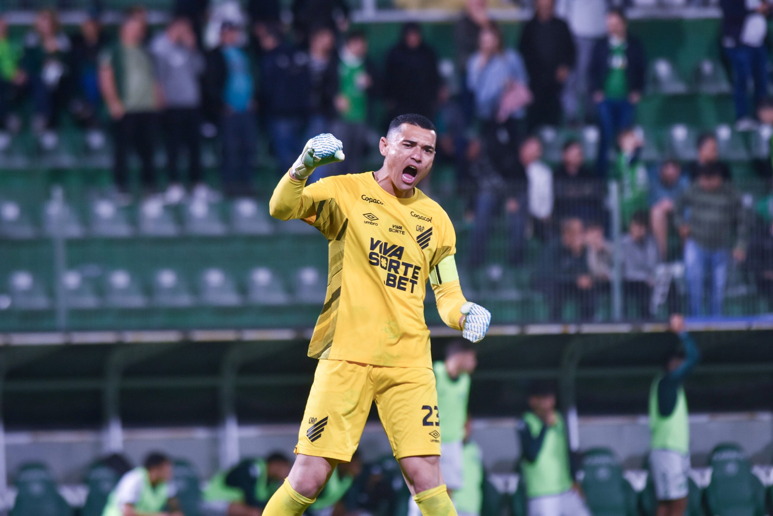 Athletico tem evolução defensiva e fica dois jogos seguidos sem sofrer gol pela primeira vez na Série B