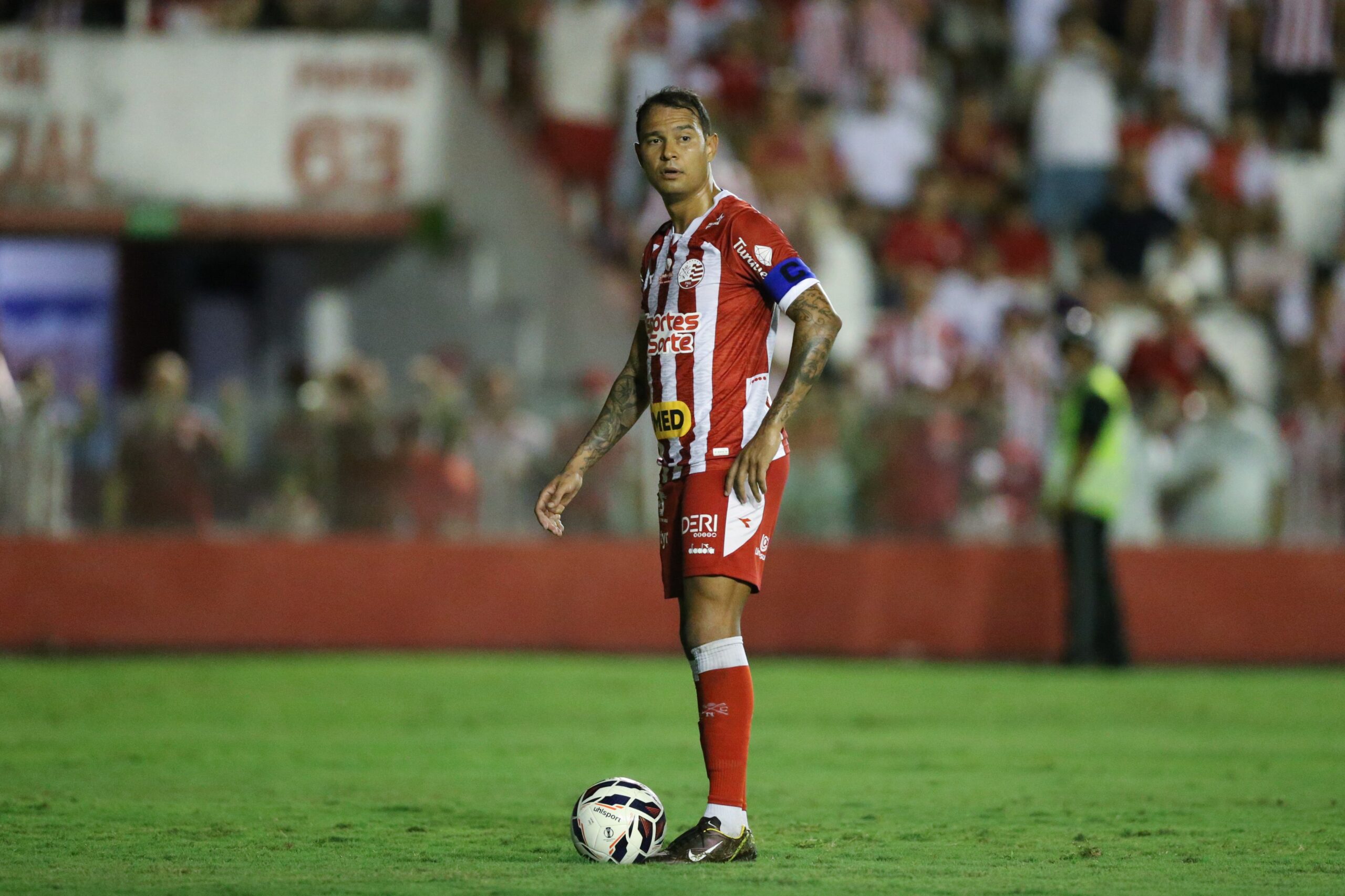 Retorno de Vinícius contra o Guarani é muito difícil, diz Hélio dos Anjos