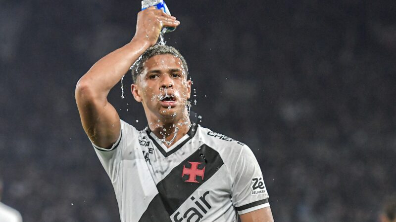 Das investidas do Cruzeiro à titularidade com Diniz: o projeto de valorização de Barros no Vasco