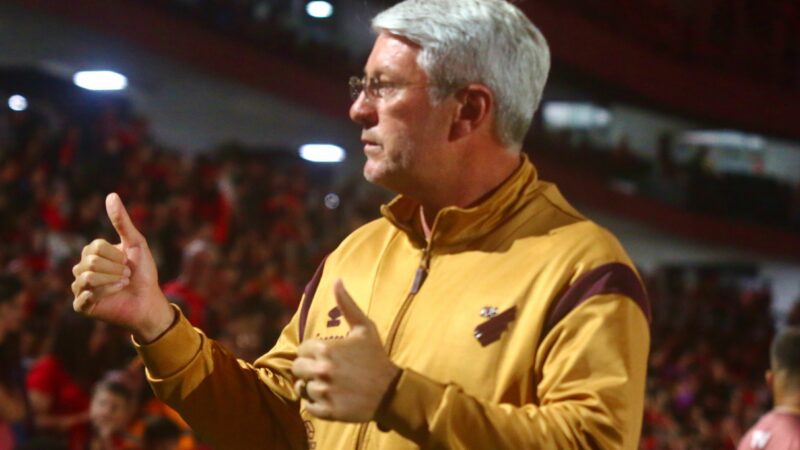 Odair freia empolgação, mas valoriza quinta vitória seguida do Athletico: “Era pra ter sido 4 a 0”