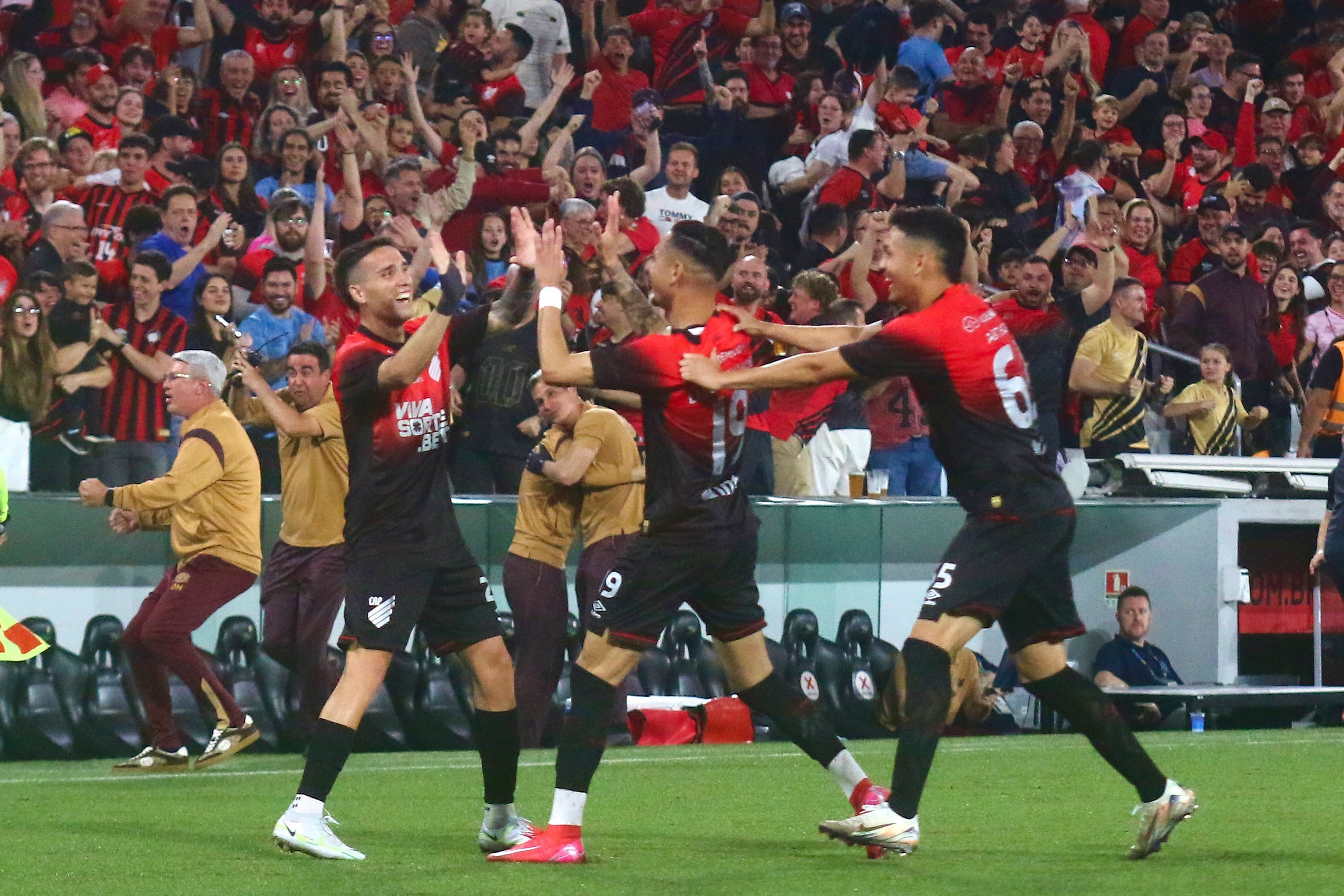 Chances Série B: quinta vitória seguida faz Athletico-PR quase dobrar possibilidade de acesso