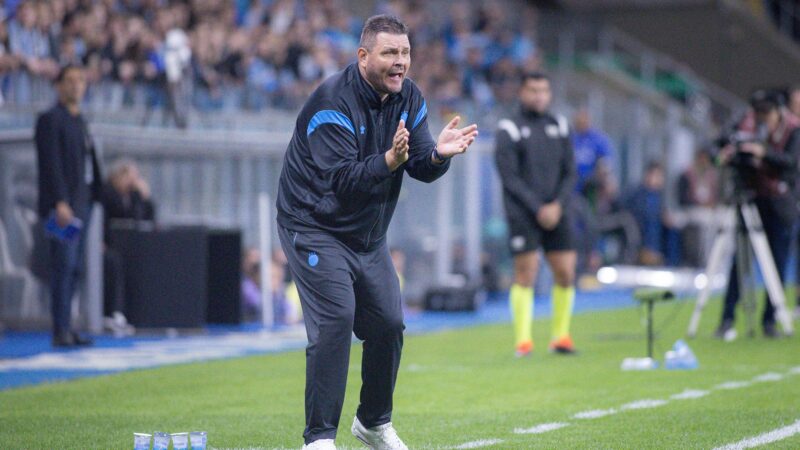 Auxiliar do Grêmio destaca quatro pontos em seis disputados após empate: “Evolução está aí”