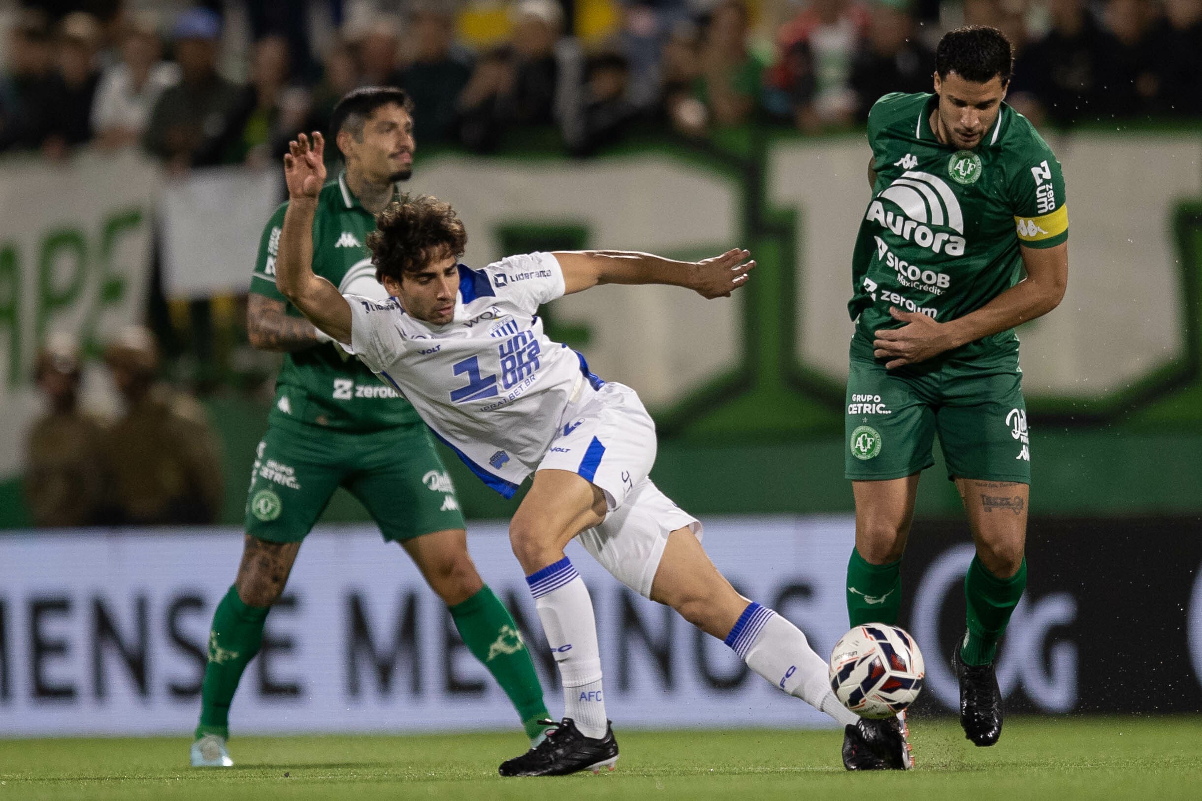Chances de acesso da Chapecoense diminuem após derrota