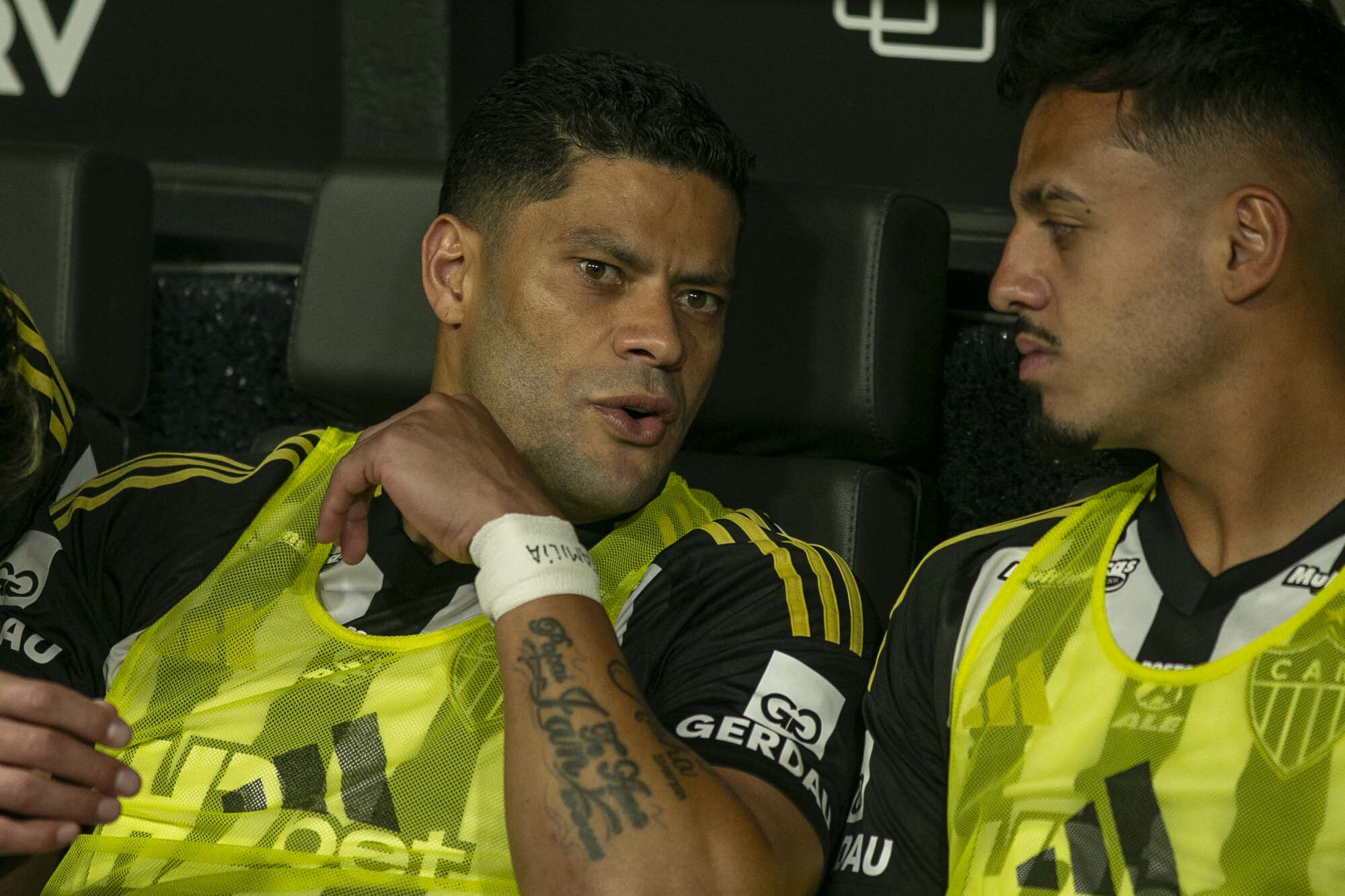 No Atlético-MG, Hulk desabafa sobre cartão e arbitragem: “Tem alguma coisa por trás”; assista