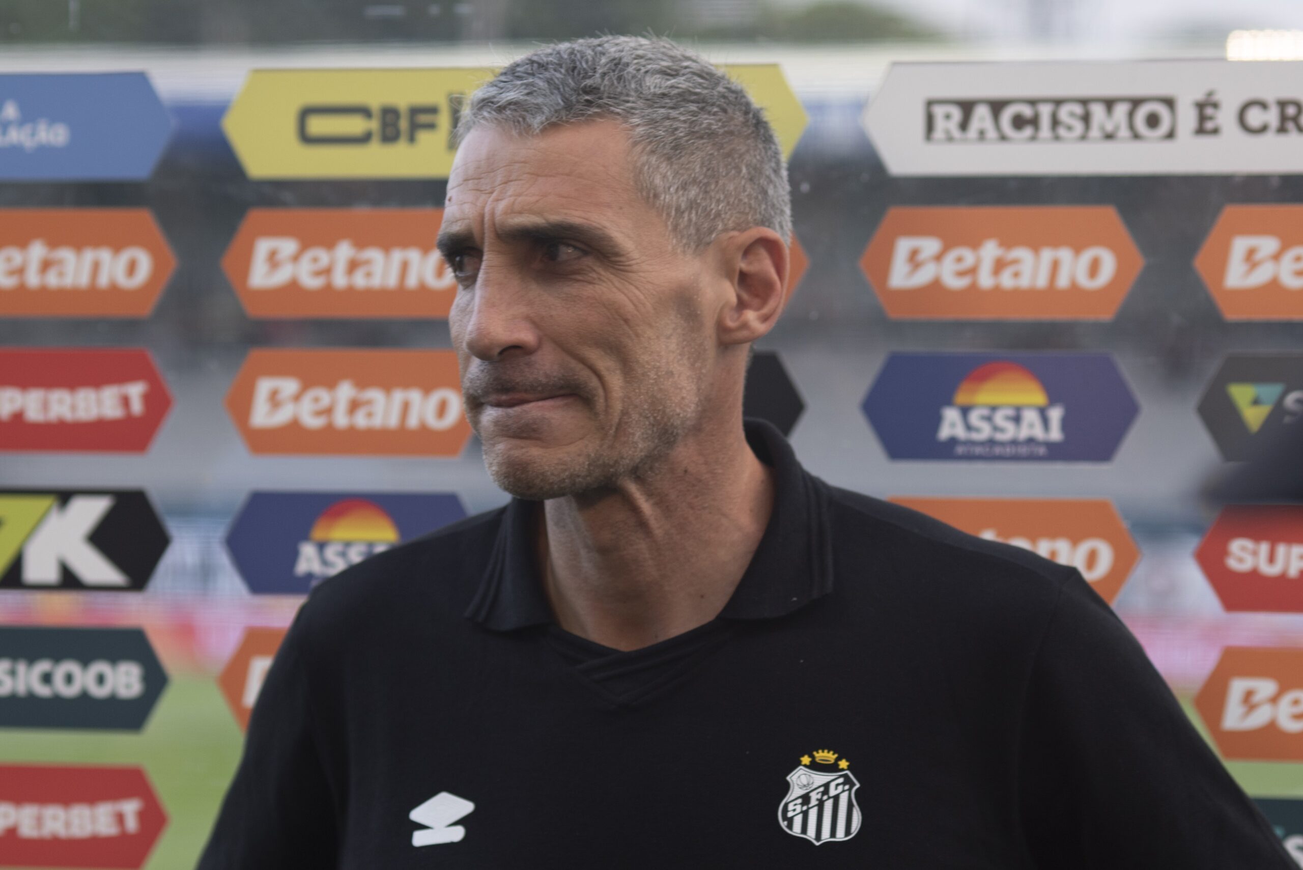 Vojvoda elogia atuação do Santos, mas empate frusta: “Poderíamos sair com a vitória”