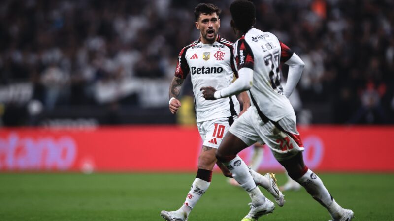 Flamengo supera amasso e tem grande virada com protagonismo de Carrascal