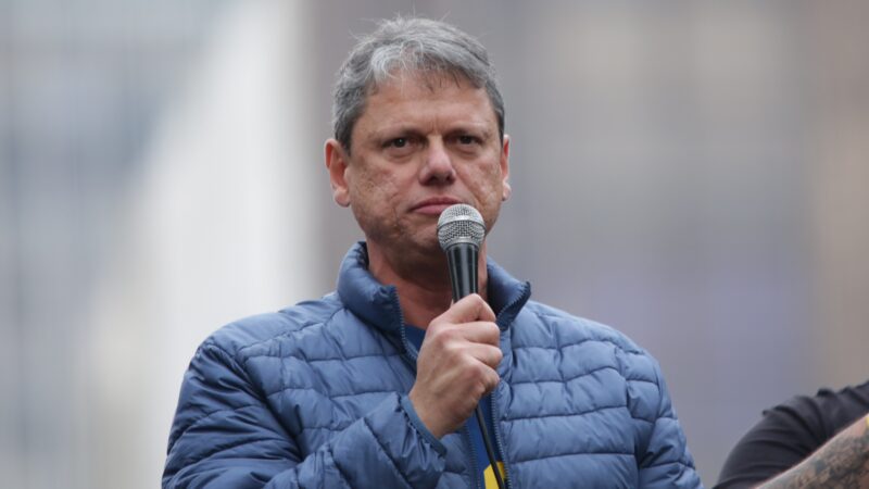 Tarcísio de Freitas está mais longe da candidatura a presidente da República, dizem aliados