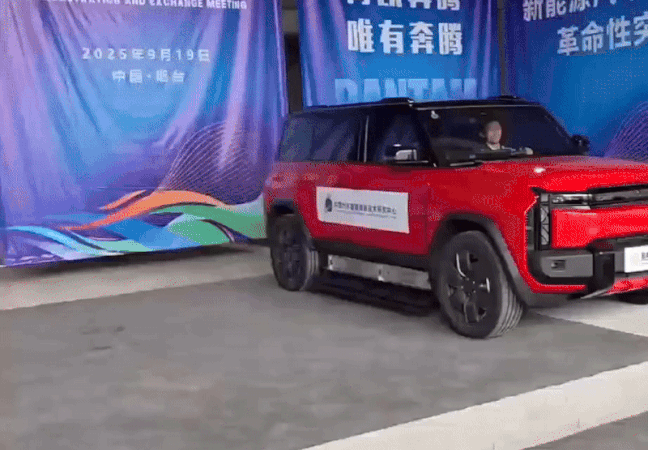 China testa sistema que ejeta bateria em chamas de carros elétricos — torça para não estar perto