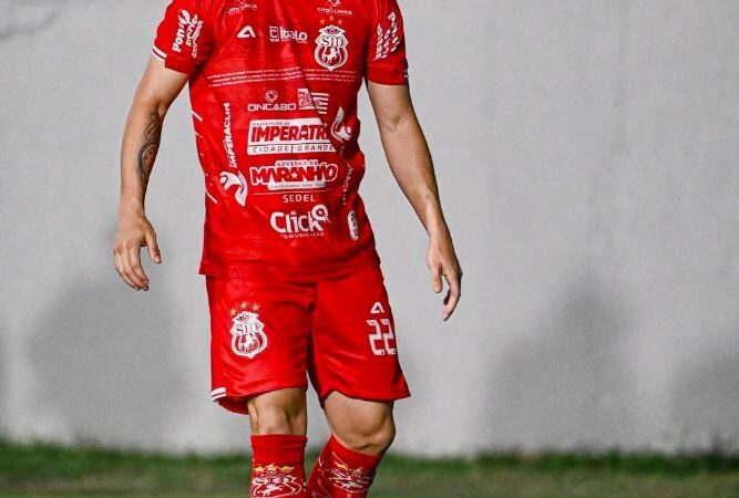 Ex-Imperatriz, meia Ícaro Robert assina pré-contrato com o Nacional-AM para temporada 2026