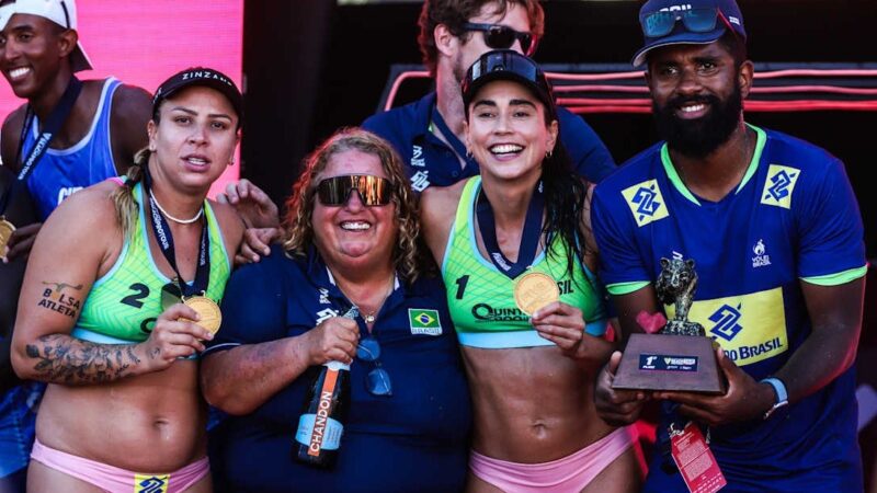 Presença de técnicos em quadra no Circuito Mundial fortalece Carol e Rebecca em conquista no Rio