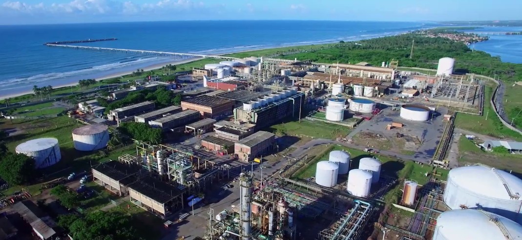 Ação da Braskem desaba na bolsa e atinge mínima em 10 anos após anúncio de revisão da estrutura de capital