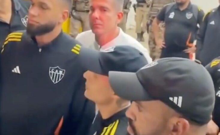 Organizada cobra jogadores do Atlético-MG depois de derrota para o Botafogo