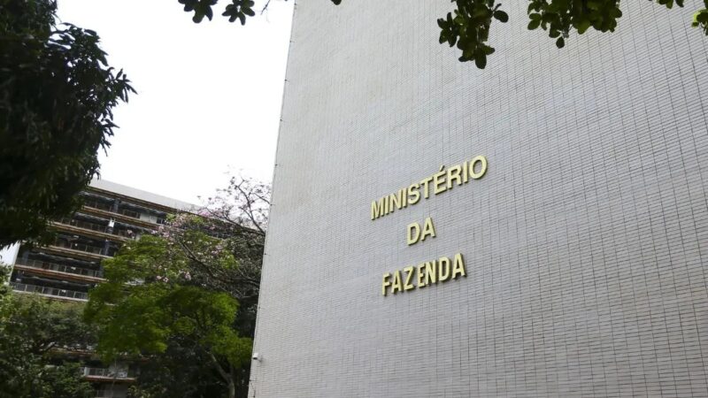 Contas do governo têm déficit de R$ 15,6 bilhões em agosto, melhor número para o mês desde 2021