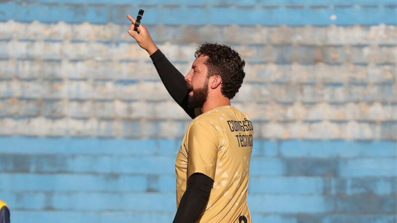 Nacional de Uberaba demite técnico Vitor Bill após três jogos