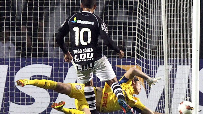 Vasco encara Cássio em busca da primeira vitória em 13 anos de confrontos com o goleiro