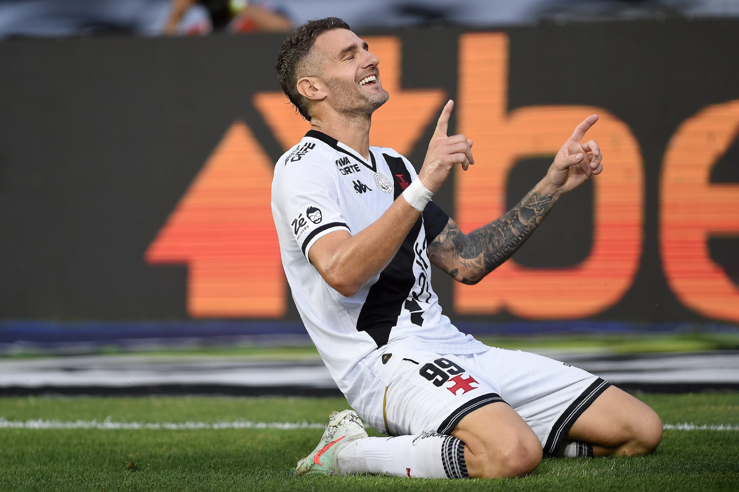 Artilheiro em jejum: Vegetti, do Vasco, tenta marcar pela primeira vez contra o Palmeiras