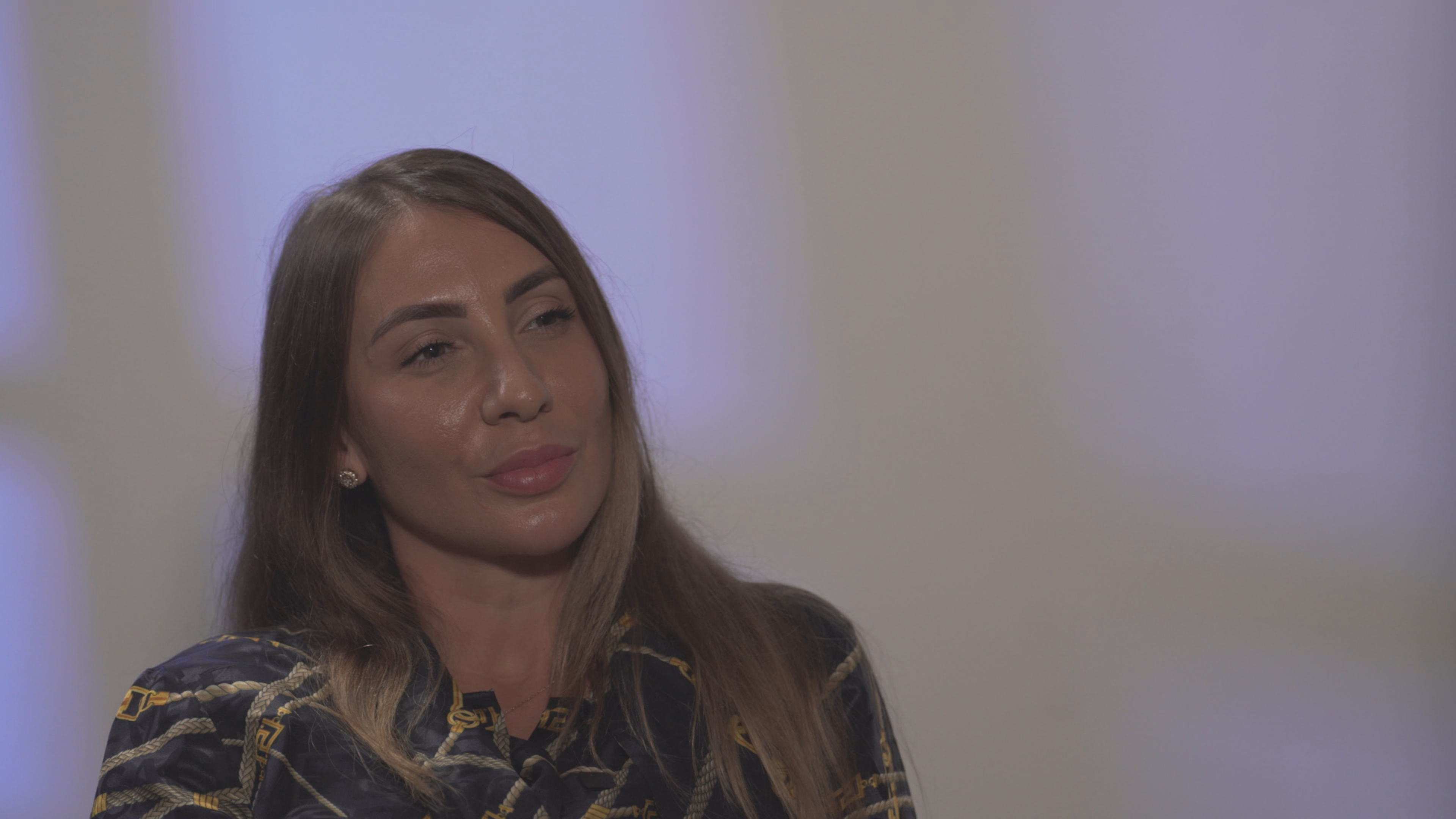 ‘Começou tirando a blusa, depois o sutiã, e foi evoluindo’, diz brasileira que relata ter sido abusada por Jeffrey Epstein aos 14 anos