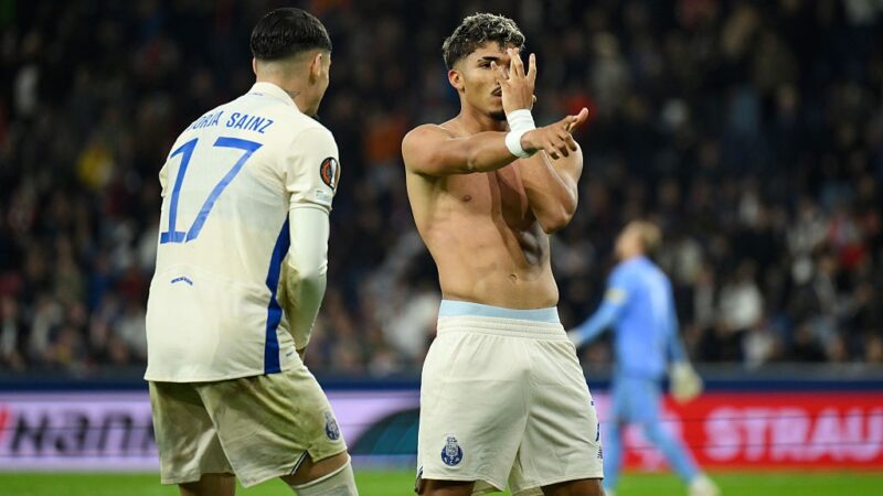 Ex-São Paulo garante vitória do Porto na Liga Europa com gol nos acréscimos
