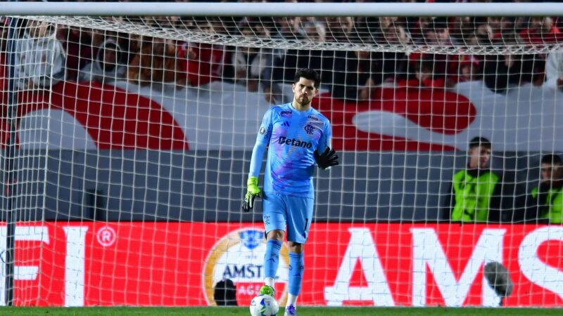 Rossi admite frustração por falha, mas valoriza classificação sendo herói do Flamengo: “Goleiro é assim”