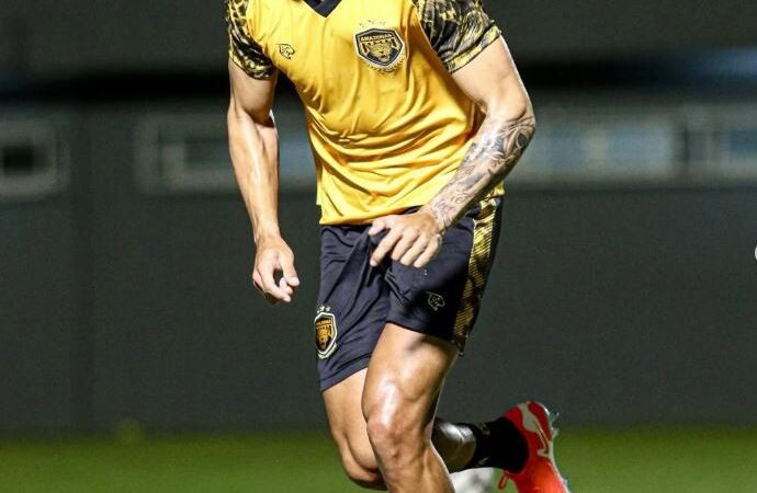 Em ascensão no Amazonas, Iverton foca em vitória contra o Operário: “Aproveitar o clima bom”