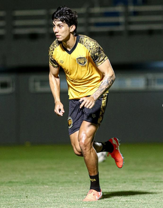 Em ascensão no Amazonas, Iverton foca em vitória contra o Operário: “Aproveitar o clima bom”