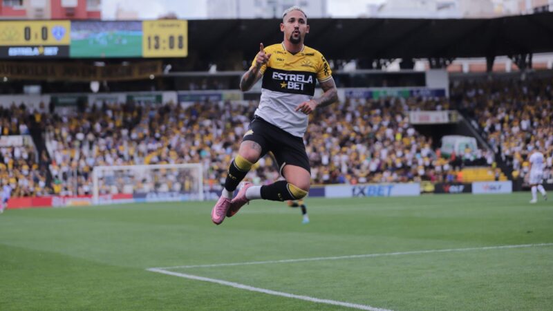 Jhonata Robert abre o jogo sobre permanência no Criciúma