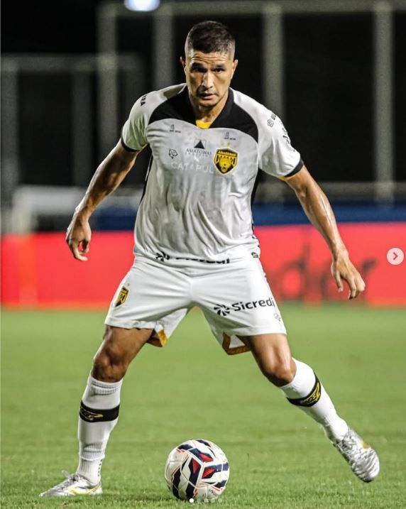 Suspenso, Larry Vásquez desfalca o Amazonas contra a Chapecoense; Tavares e Luan Silva voltam