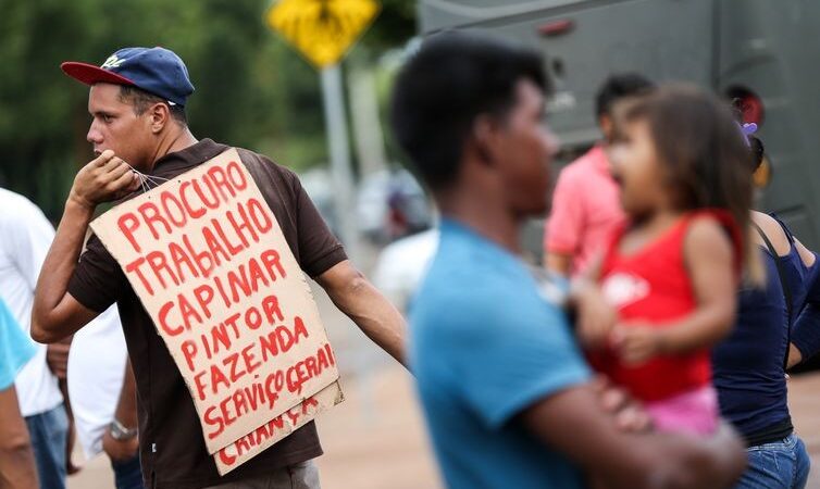 Mil currículos enviados, qualificado e desempregado: por que milhões seguem fora do mercado há anos?