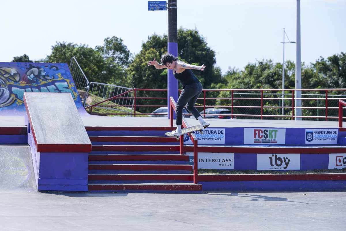 Primeira mulher trans no circuito brasileiro de skate, Luiza Marchiori conquista título feminino