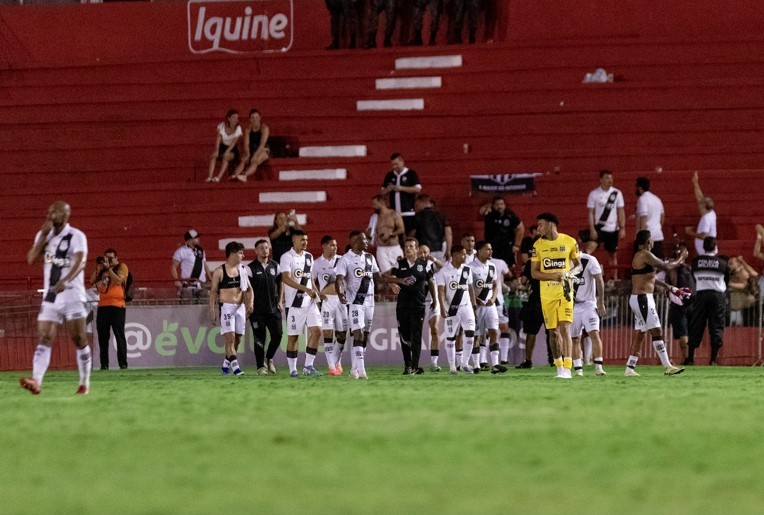 “Jogando pela nossa honra”, diz zagueiro sobre 100% da Ponte mesmo sem salário desde junho