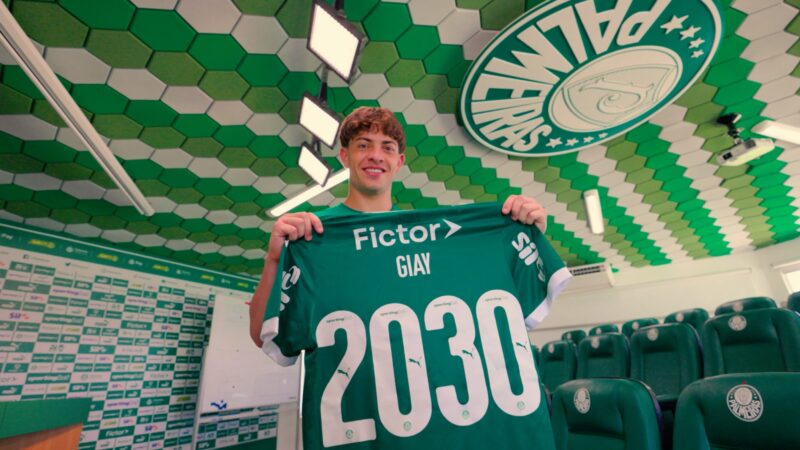 Palmeiras anuncia renovação de contrato com Giay até 2030