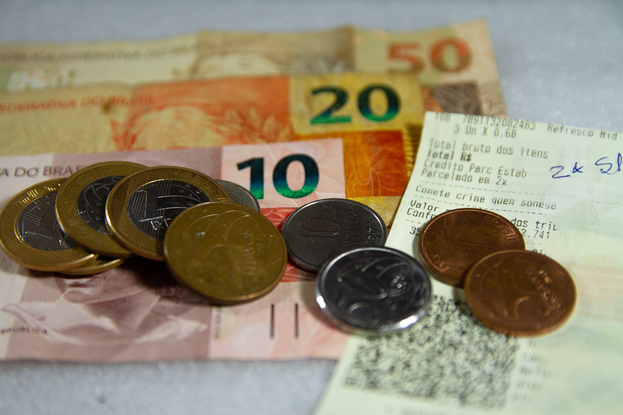 Arrecadação federal tem pequena queda em agosto por conta dos efeitos da calamidade no RS, diz Receita Federal