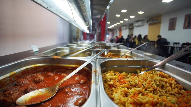 Trabalhador pode ter desconto no salário pelo plano de saúde ou vale-refeição? Veja o que diz a lei