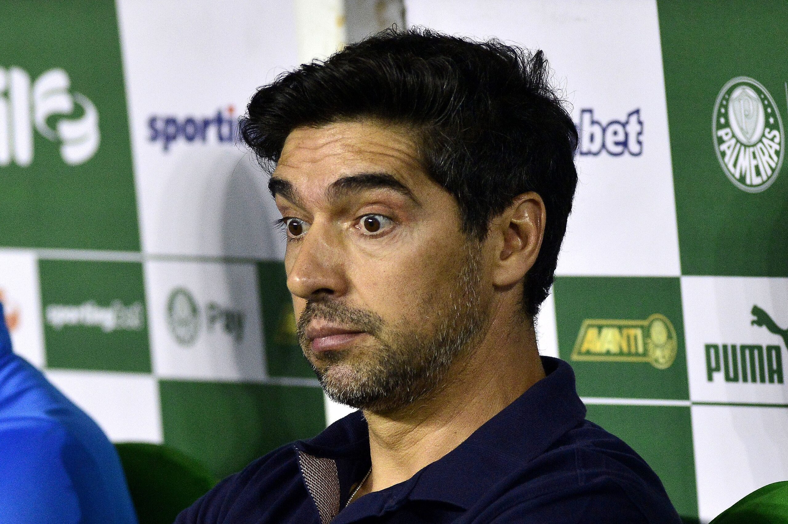 Homenagem ao técnico do Palmeiras? Estação Abel Ferreira do metrô gera reações nas redes